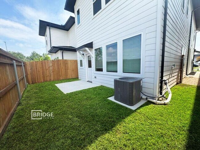 Foto del edificio - 33179 Oak Hts Pl