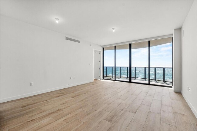 Foto del edificio - 900 N Ocean Blvd