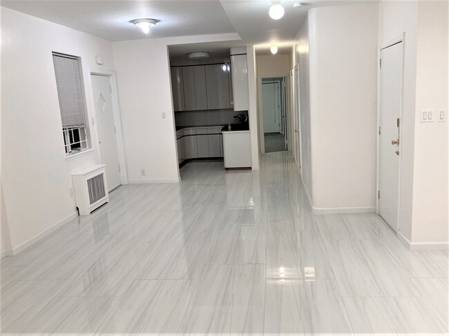 Foto del edificio - 1475 E 10th St
