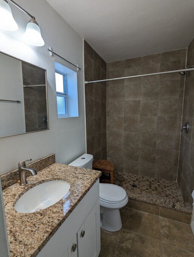 Building Photo - 411 S Albany Ave