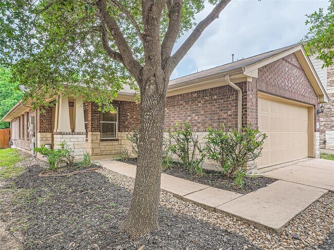 Foto del edificio - 11017 Short Springs Dr