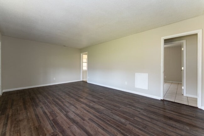Building Photo - Hot Listing in Athens – 4 Beds, Granite Co...