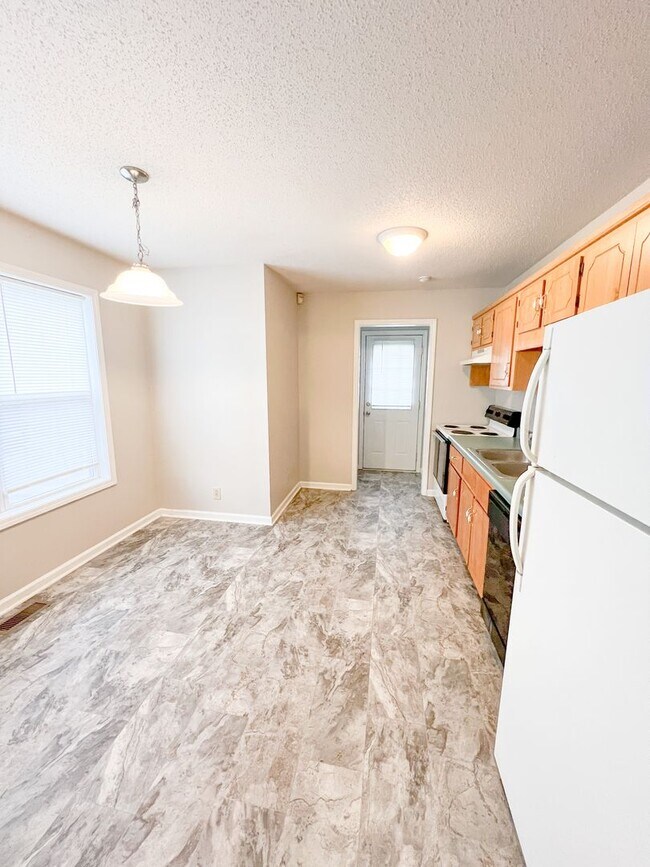 Foto del edificio - 2 Bedroom 1 Bathroom Home with large backyard
