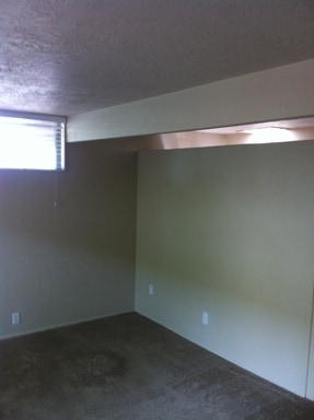 Building Photo - (690) Circle Court - 1 Bedroom / 1 Bathroom