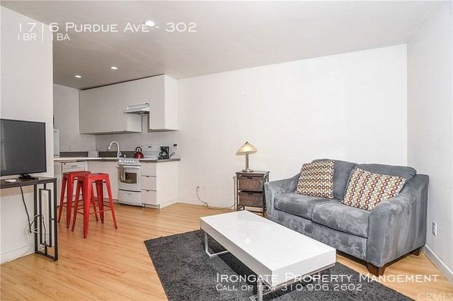 Building Photo - 1716 Purdue Ave - 302 - 1 bed, 1 full bath