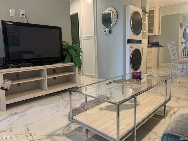 Foto del edificio - 1 br, 1 bath Condo - 2809 N Los Felices Ci...