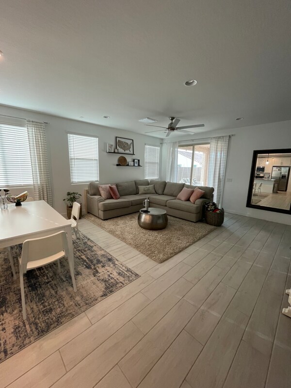 Building Photo - 489 E Cactus Wren Dr