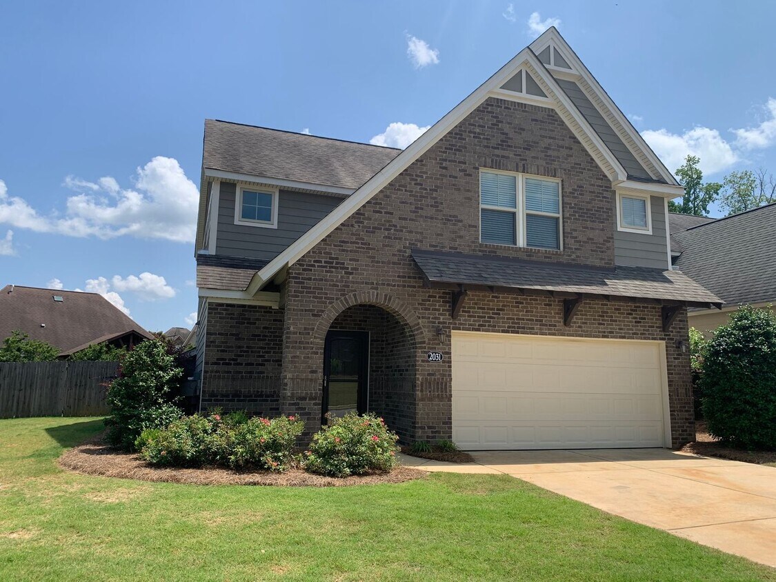 Primary Photo - Well Maintained 3 Bedroom Home in The Pres...