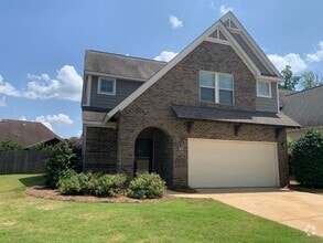 Building Photo - Well Maintained 3 Bedroom Home in The Pres...