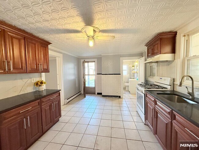 Foto del edificio - 122 Cross St