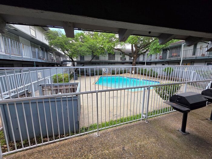 Primary Photo - Updated 1-Bedroom Condo Near Pool Ready fo...
