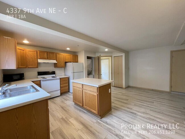 Foto del edificio - 4337 9th Ave NE