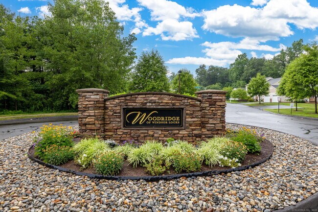 Foto del edificio - 94 Oak Ridge Dr