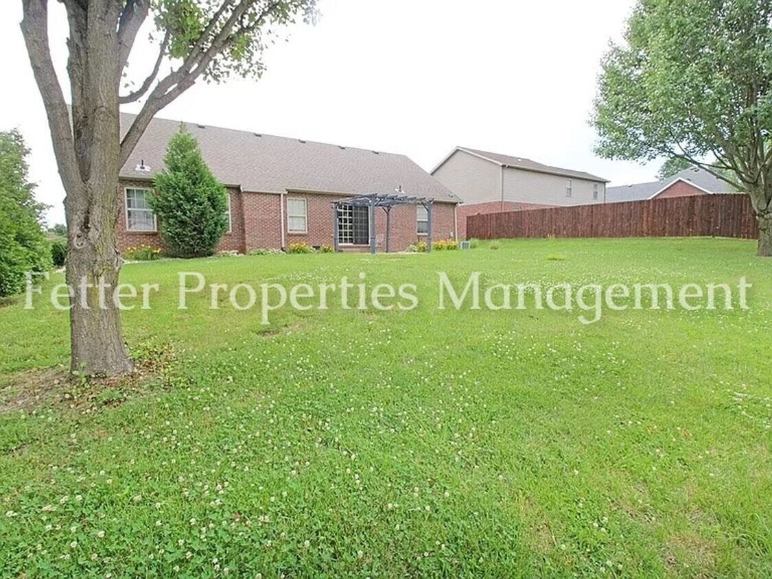 Building Photo - Summer Special! Half Off First Month's Rent!