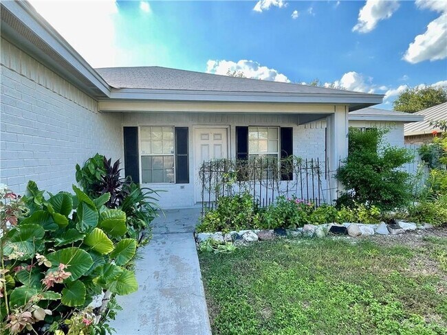 Building Photo - 337 Roundup Cir