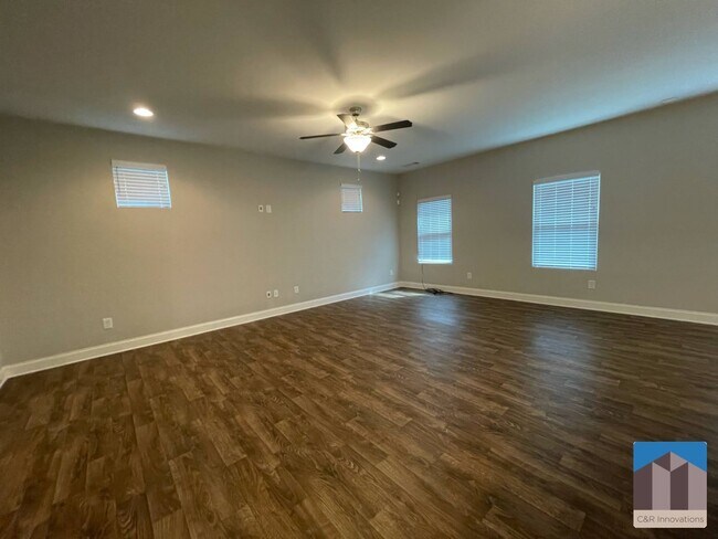 Foto del edificio - 300 Omnia Ridge Way