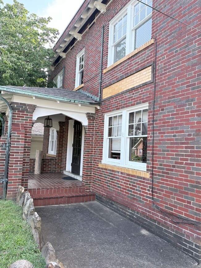 Building Photo - Northshore Historic 1 bedroom