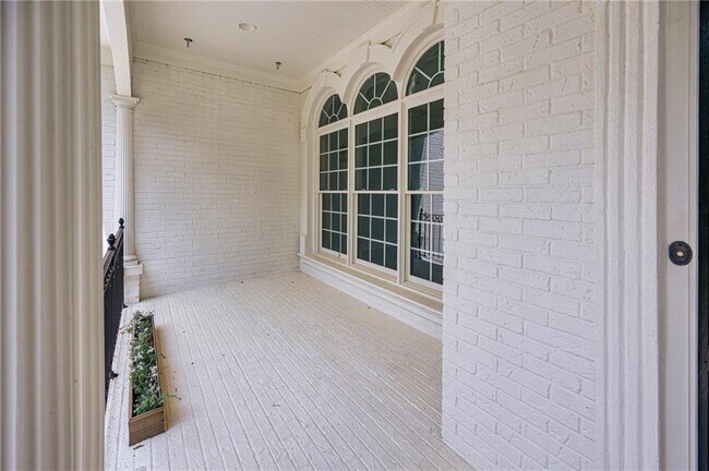 Building Photo - 105 Chablis Ct