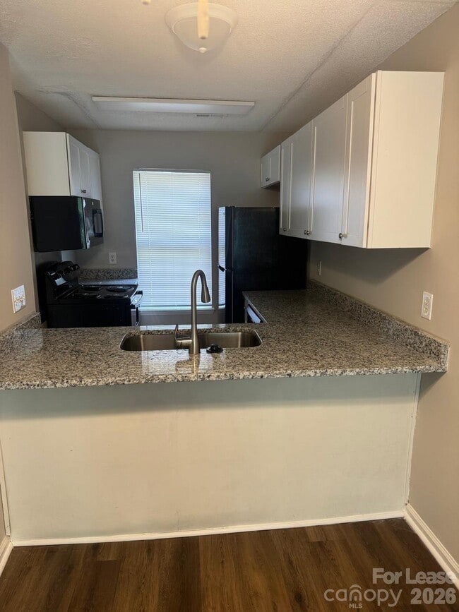 Building Photo - 3912 Briarhill Dr