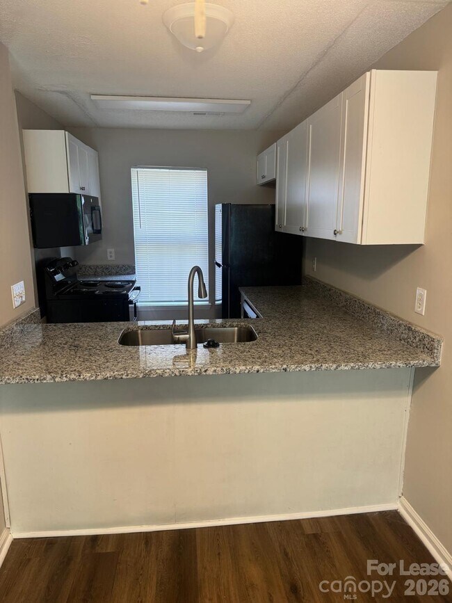 Foto del edificio - 3912 Briarhill Dr