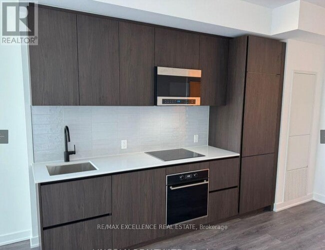 Photo du bâtiment - 117-1117 Broadway Ave