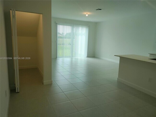 Foto del edificio - 652 SE Lk Fls St