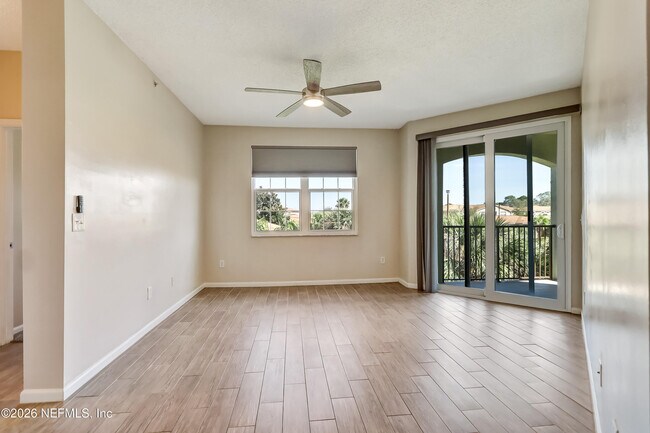 Foto del edificio - 3015 Aqua Vista Ln