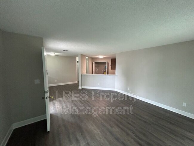 Building Photo - 2560 Woodgate Blvd
