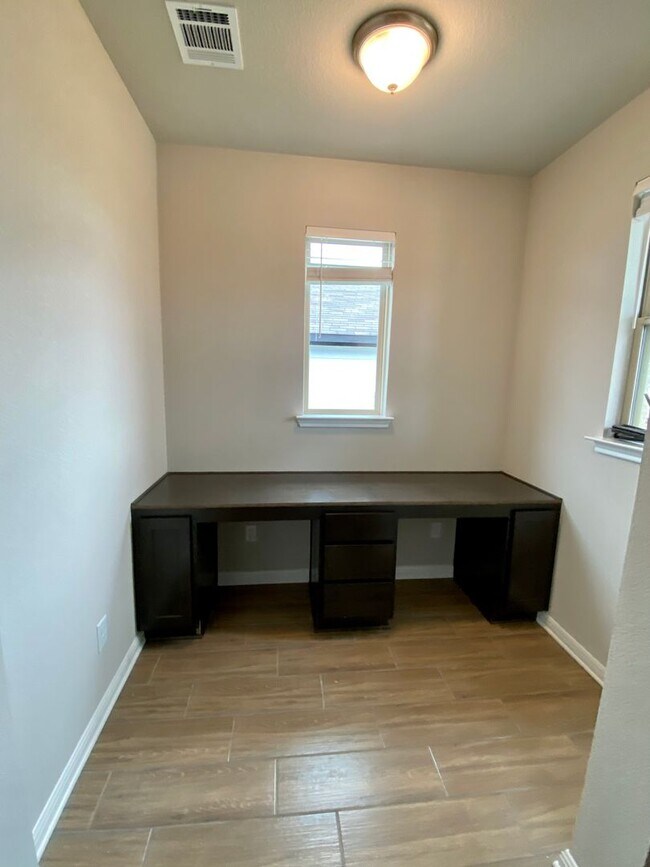 Foto del edificio - 103 Wild Wind Cv