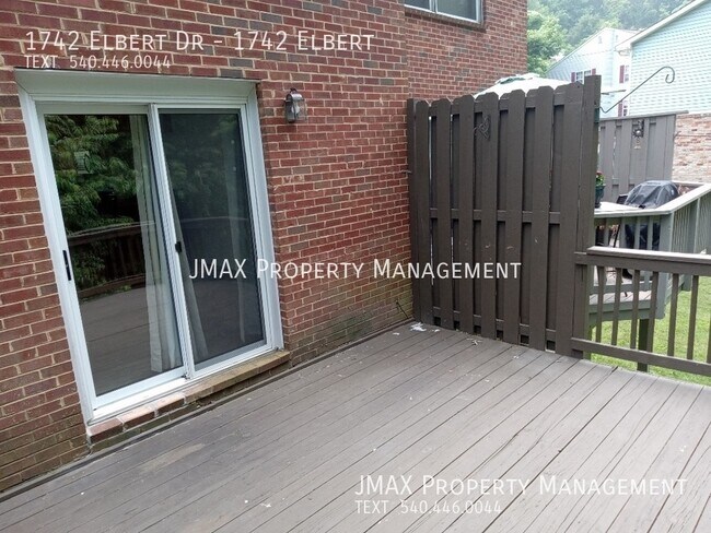 Foto del edificio - This property has a no security deposit op...