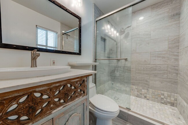 Foto del edificio - Updated 3-Bedroom Home! Modern Kitchen, Co...