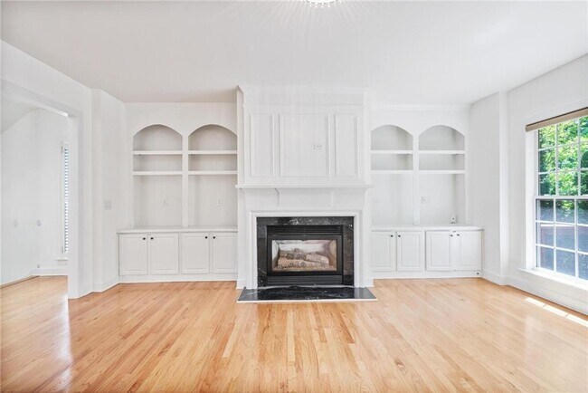 Building Photo - 2024 Wrights Mill Cir NE
