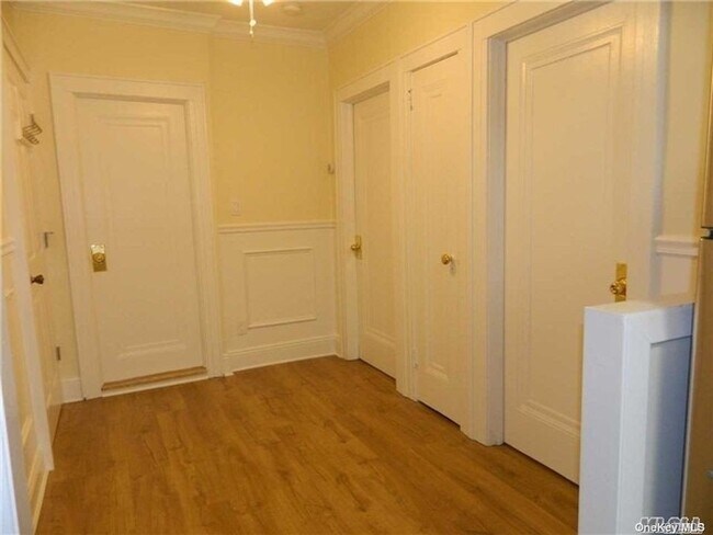 Building Photo - 10 Starks Pl