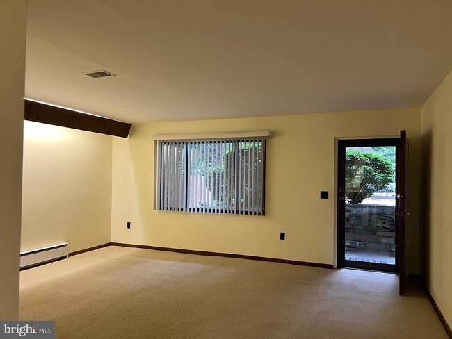 Building Photo - 707 Schindler Dr
