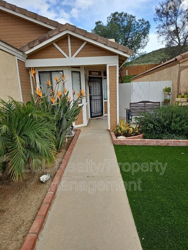 Building Photo - 27717 Moonridge Dr