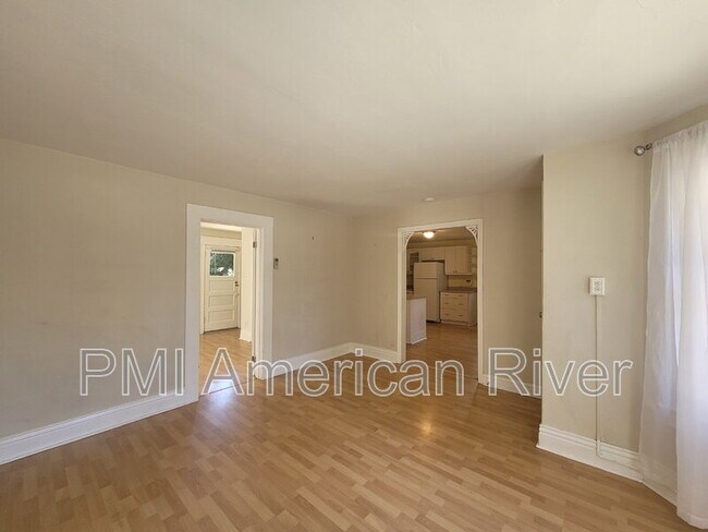 Building Photo - 718 28th St