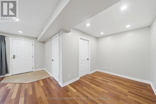 Photo du bâtiment - 50 Whitlaw Way