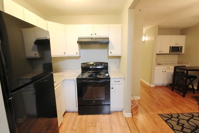 Building Photo - 1366 Bradley Dr