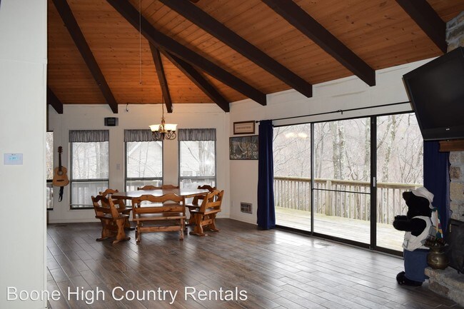 Foto del edificio - 123 Lower Grouse Ridge Rd