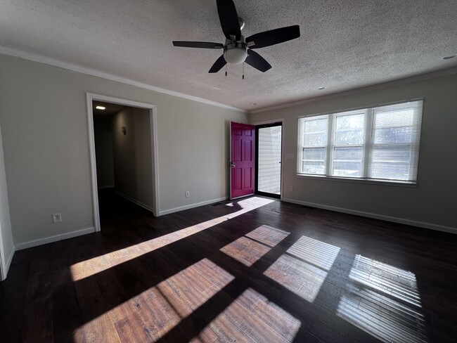 Building Photo - 7400 Barberry Ct