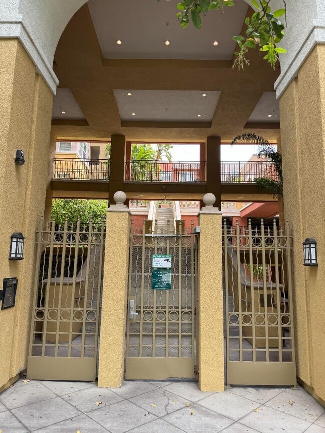 Building Photo - 2988 Grassina St