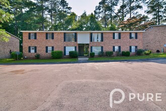 Building Photo - 2915 Chatsworth Rd