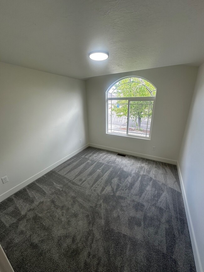 Building Photo - 4433 Mankato St
