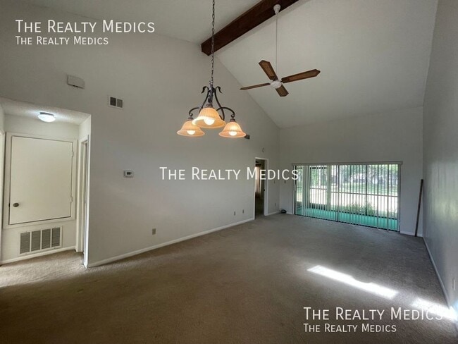 Building Photo - 477 Meadowood Blvd