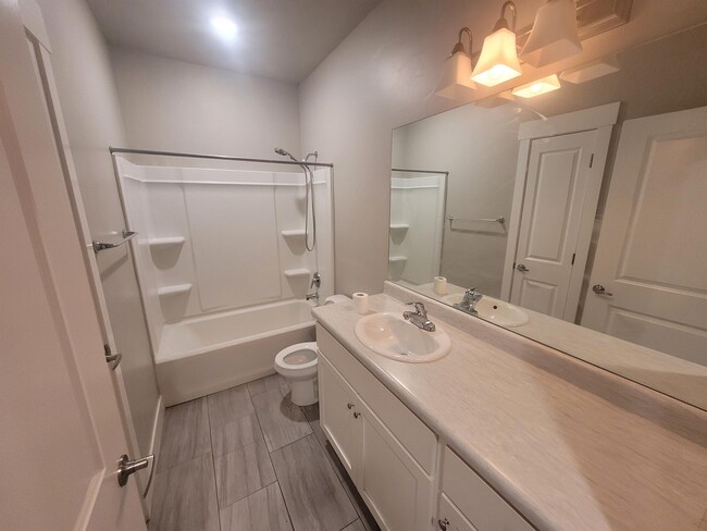 Building Photo - 1128 S 820 E