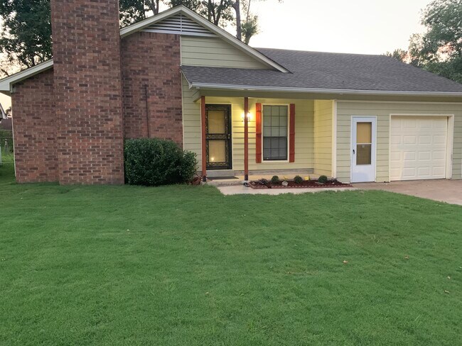 Foto del edificio - 3381 Leschallas Dr