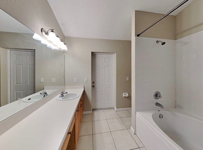 Foto del edificio - 2486 W Moonlight Ln