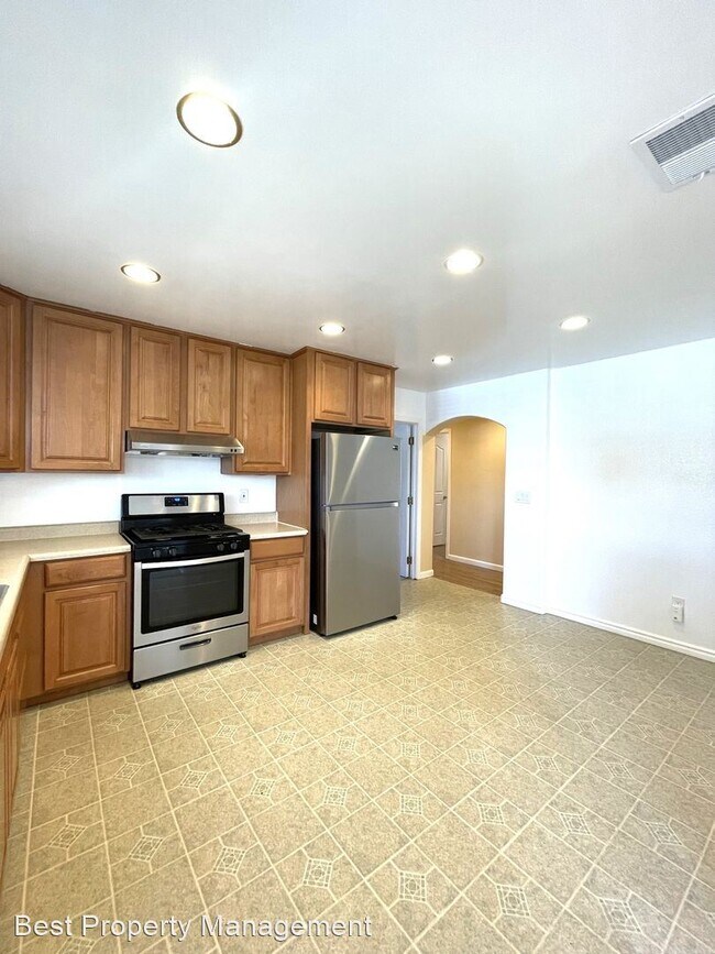 Building Photo - 3 br, 2 bath House - 4716 Portola Dr