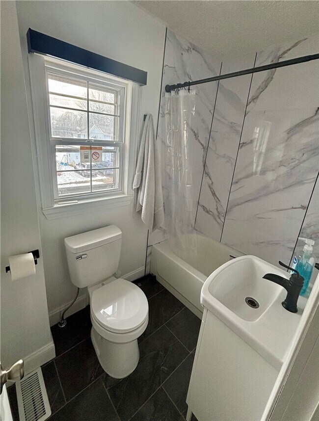 Foto del edificio - 420 W 5th St