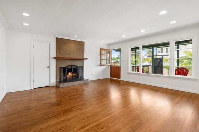 Building Photo - Charming 3-Bedroom in Desirable Eastside C...